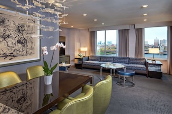 Suite, 1 King Bed, River View
