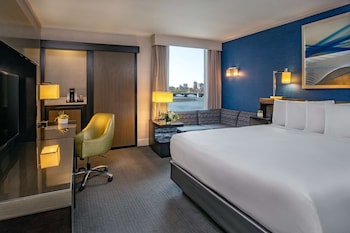 Suite, 1 King Bed, River View