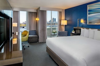 Room, 1 King Bed, River View