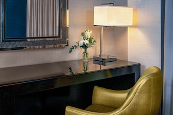 Suite, Multiple Beds, River View (King, Two Queens)