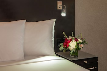 Room, 1 King Bed, Accessible, River View (Hearing, Tub)