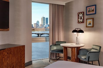 Room, 1 King Bed, River View