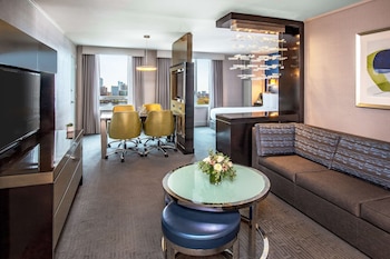 Executive Studio Suite, 1 King Bed, River View
