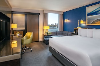 Room, 1 King Bed, River View