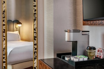 Room, 1 King Bed, City View