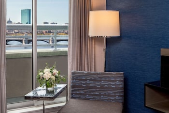 Room, 1 King Bed, River View