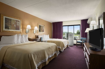 Standard Room, 2 Queen Beds, Non Smoking