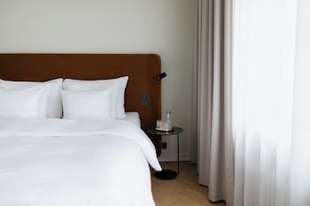 Room, 1 King Bed (Solo)