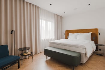 Room, 1 Queen Bed (Solo Supreme Queen)