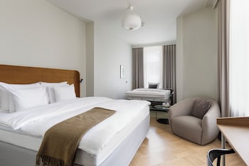 Room, 1 Queen Bed (Solo Supreme Queen)