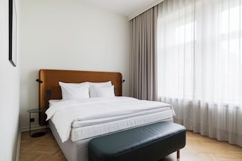 Room, 1 King Bed (Solo)