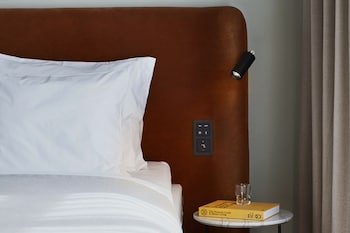 Room, 1 King Bed (Solo)