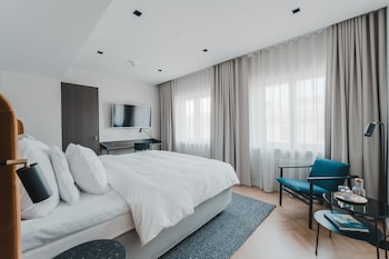 Room, 1 King Bed (Solo Supreme)