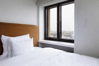 Room, 1 Queen Bed (Solo Up, with view)