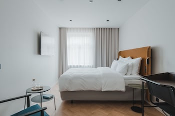 Room, 1 Queen Bed (Solo Queen)