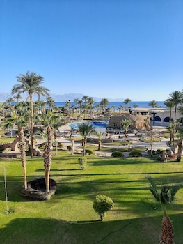 Superior Twin Room with Garden And Pool View