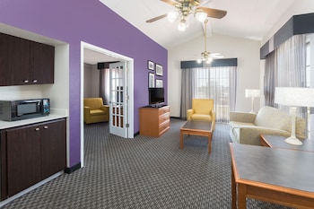 Suite, Non Smoking (Microwave & Refrigerator)