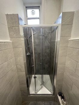 Basic Triple Room (Shared Bathroom)