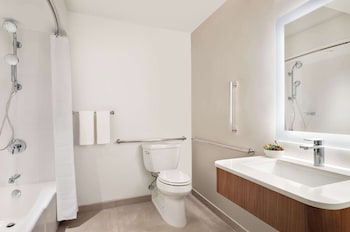 Room, 2 Queen Beds (Accessible Tub)
