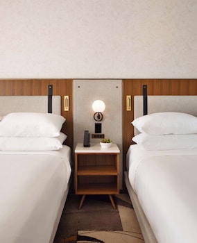 Room, 2 Queen Beds, City View