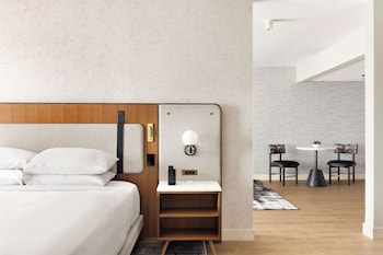 Regency, Suite