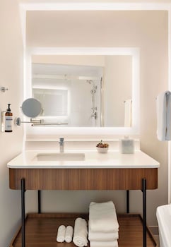 Room, 2 Queen Beds (Accessible Tub)