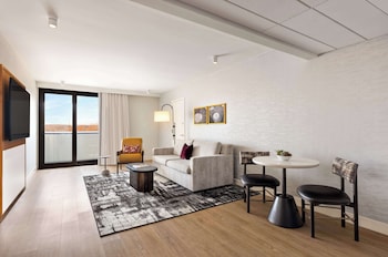Regency, Suite