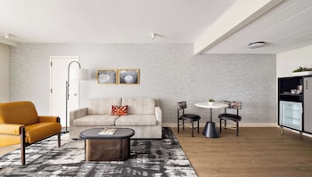 Regency, Suite