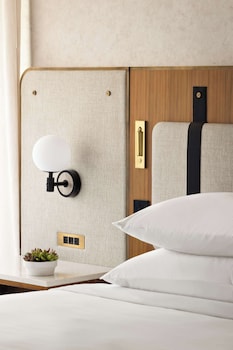 Room, 2 Queen Beds, City View