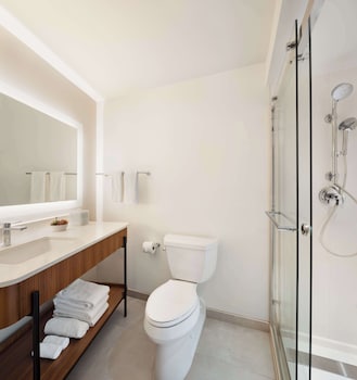 Room, 2 Queen Beds, City View