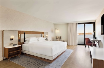 Room, 1 King Bed, Balcony, River View