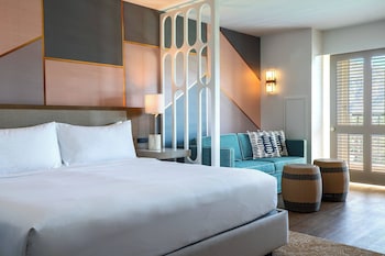 Room, 2 Queen Beds, Balcony, Pool View (Balcony)