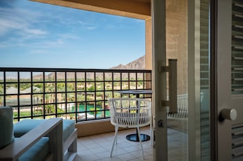 Room, 2 Queen Beds, Balcony (Mobility/Hearing Access, Roll-In Shwr)