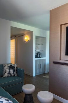 Studio Suite, 1 Bedroom (Mobility/Hearing Accessible, Tub)
