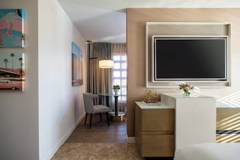 Studio Suite, 1 Bedroom (Mobility/Hearing Accessible, Tub)