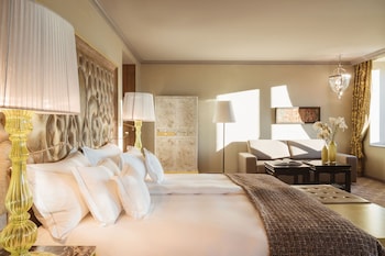 Deluxe Junior Suite, Lake View (65 m²)