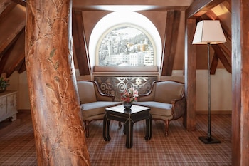 Carlton Penthouse, Lake View