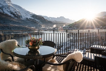 Carlton Penthouse, Lake View