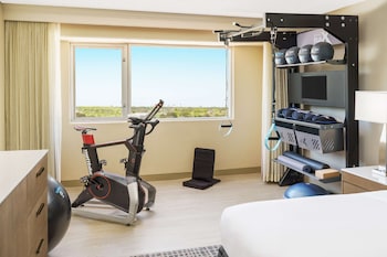 Room, 1 King Bed (Fitness Room)