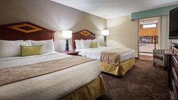 Standard Room, 2 Queen Beds, Refrigerator & Microwave, Pool View