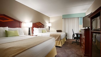 Standard Room, 2 Queen Beds, Refrigerator & Microwave, Pool View