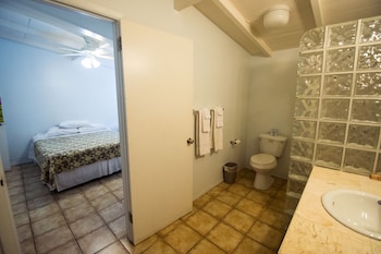 Interior Room, 2 Beds, Private Bath