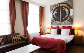 Family Room, 2 Twin Beds (with Sofabed)