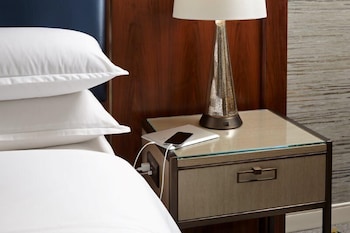 Room, 1 King Bed (Mobility Accessible, Tub)