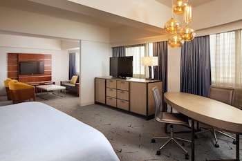 Room, 1 King Bed (Mobility Accessible, Tub)