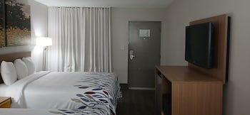 Deluxe Room, 2 Queen Beds, Smoking