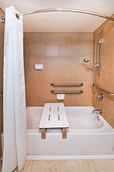 Standard Room, 2 Queen Beds, Accessible (Accessible Tub)