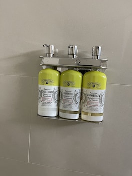 Standard Room, 2 Queen Beds, Accessible (Accessible Tub)