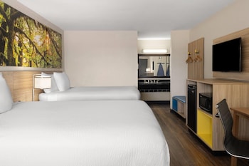 Room, 2 Queen Beds, Non Smoking