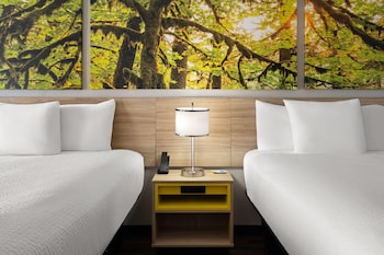 Room, 2 Queen Beds, Smoking